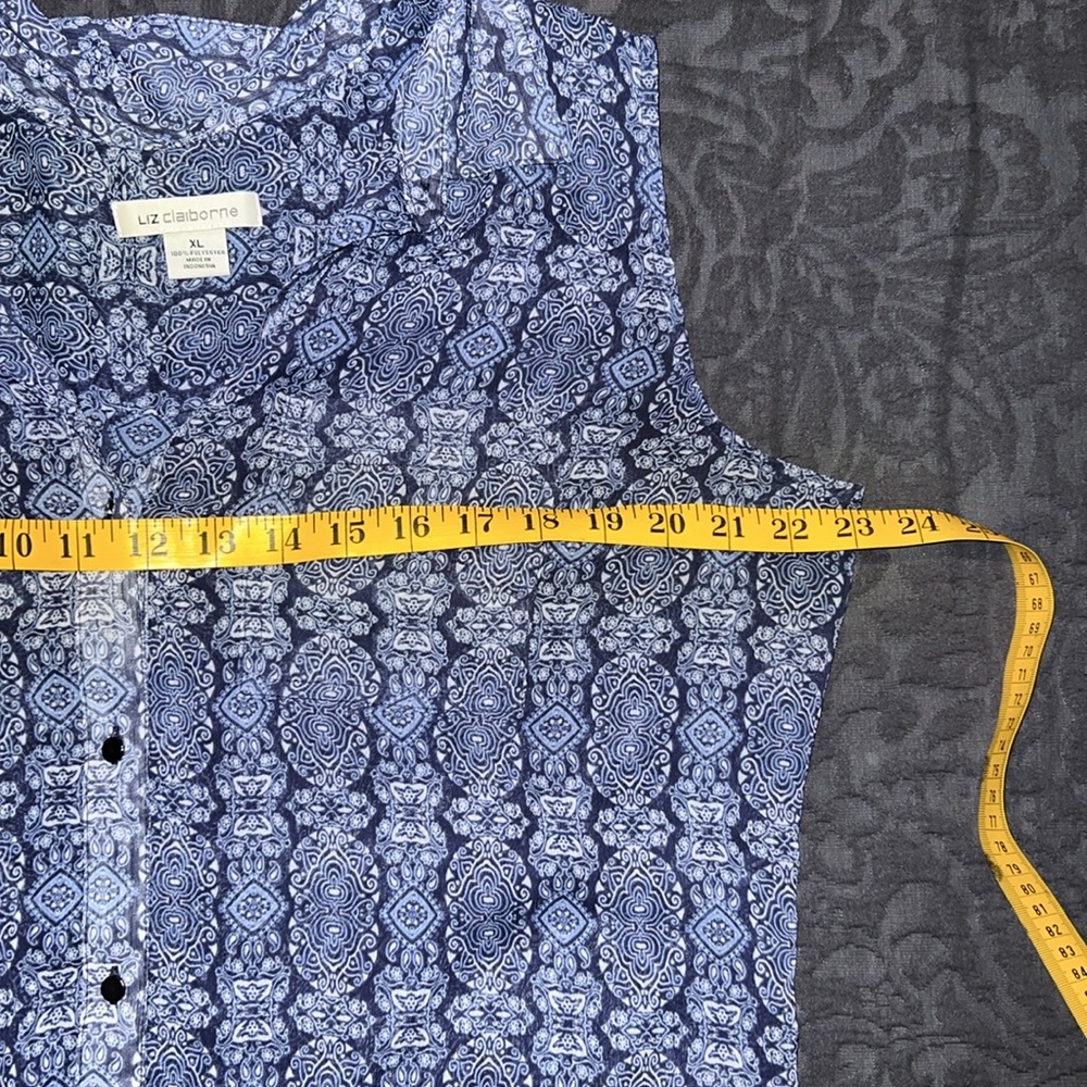Woman’s blouse - Picture 3 of 6